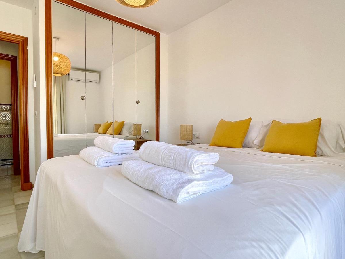 מאלגה Semidetached Duplex Home At Puebla Aida, Mijas Golf With Pool, Golf And Sea Views מראה חיצוני תמונה